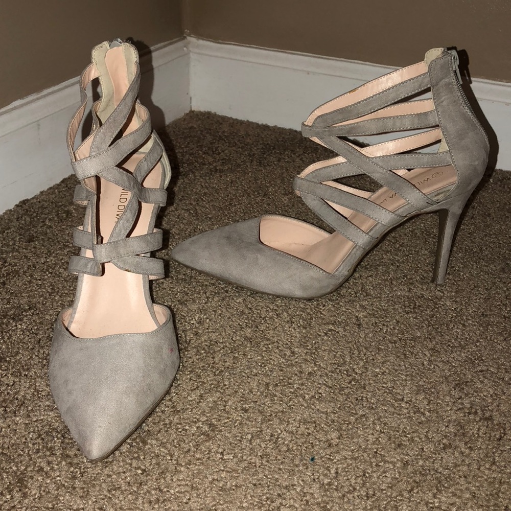 🆕 Wild Diva Lounge gray Stiletto pumps ✨